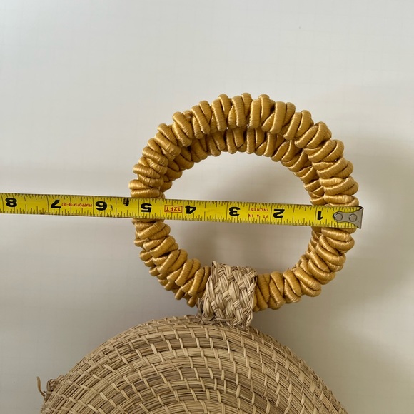 Stylish Handwoven Wrist Palm Straw Bag - Top Handle Island Resort Rattan Bag - Picture 6 of 7